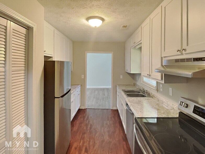 Building Photo - 65 Mountain View Cir