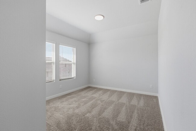 Building Photo - 637 Sierra Rdg