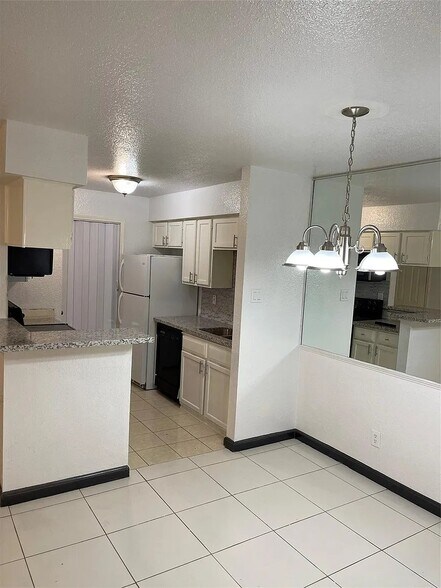 Building Photo - 9700 Leawood Blvd