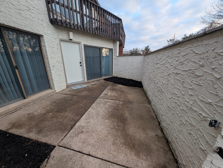 Building Photo - 1071 Lancaster Blvd