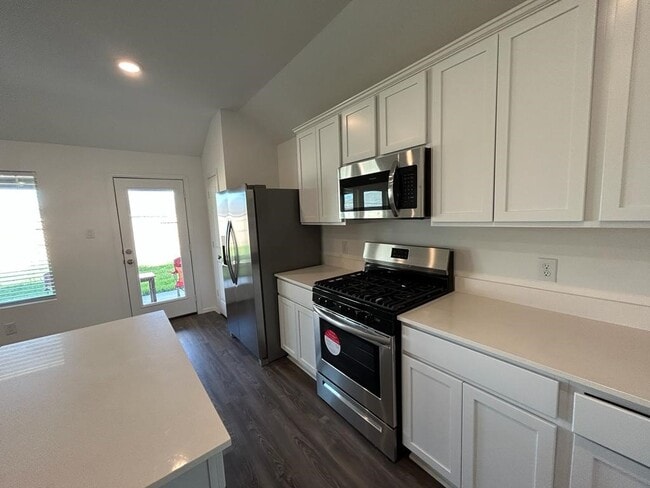 Building Photo - 7410 Hillside Arbor