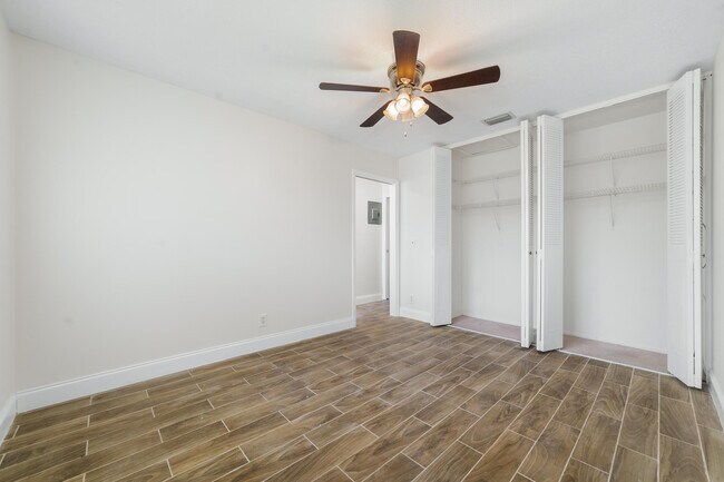 Building Photo - 2567 Dudley Dr W