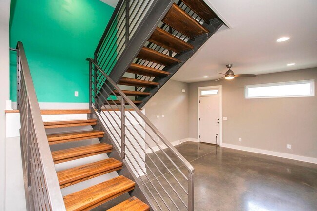 Building Photo - 1025 Dickerson Pike