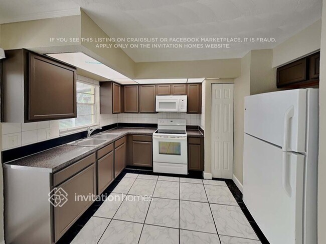 Building Photo - 121 Hidalgo Ave