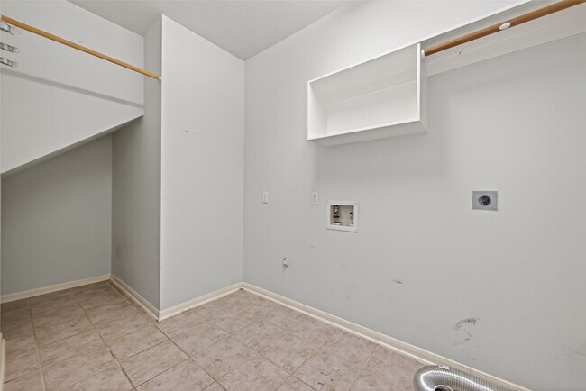 Building Photo - 23730 River Pl Dr