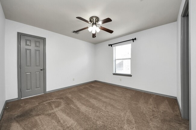 Building Photo - 4410 Lodge Vine Ct