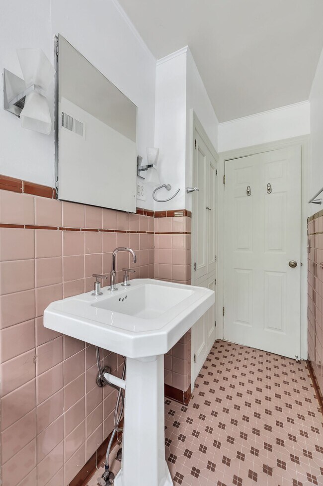 Building Photo - 5040 Stillwood Dr