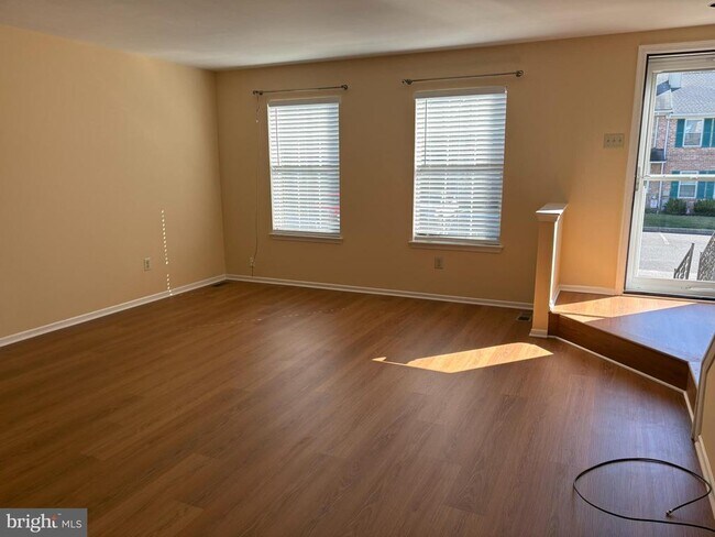 Building Photo - 272 Lexington Rd