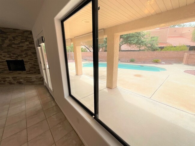 Building Photo - Foothills Location - 3 Bedroom 2 bath on cul-de-sac with Sparkling pool
