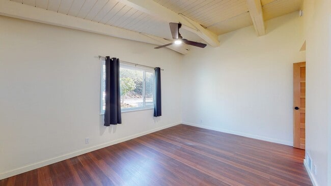 Building Photo - Kensington Beauty!