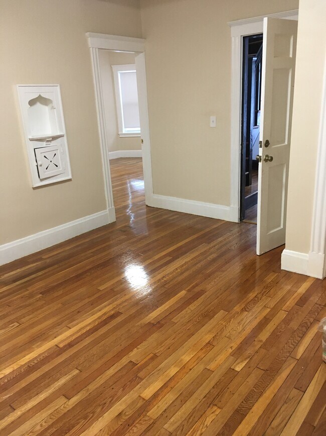 Building Photo - 30 Henry Ave