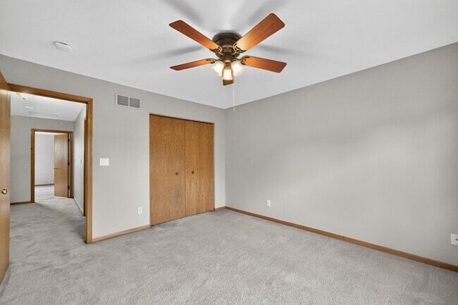 Building Photo - 1110 Rose Dr