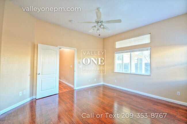 Building Photo - Charming 4 bedroom, 2 bath single story ho...