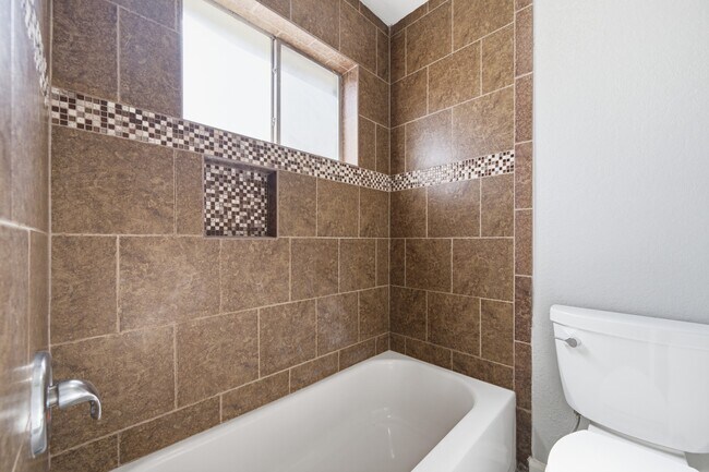 Building Photo - 1805 Whitebriar Dr