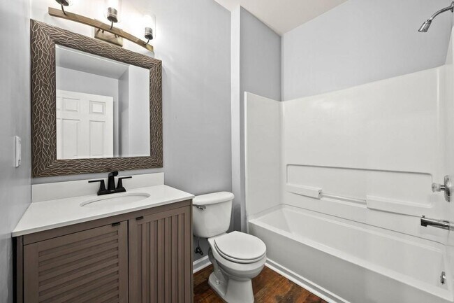 Building Photo - 1346 Thornborough Dr