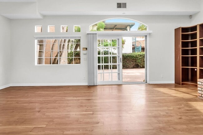 Building Photo - Great detached Home in Pacific Beach! Avai...