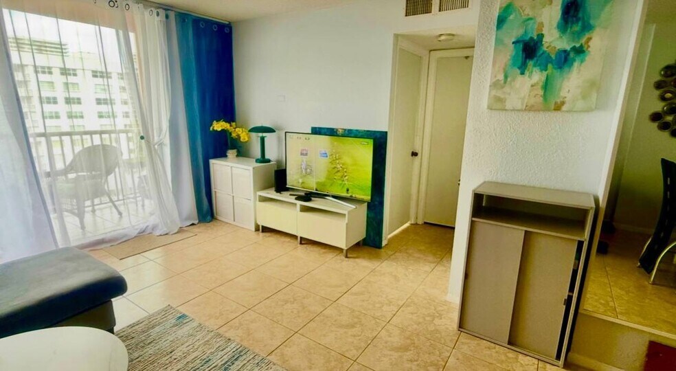 Building Photo - 3161 S Ocean Dr