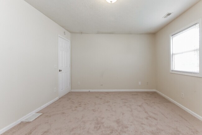 Building Photo - One Month Free Rent!! You're going to love...
