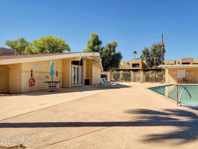 Building Photo - 8522 E Montebello Ave