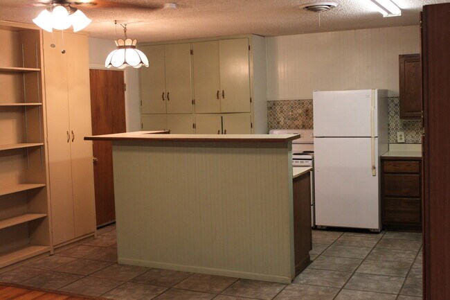 Building Photo - Updated 4 Bedrooms/2 Full Baths /2 Living Areas/2-car Garage