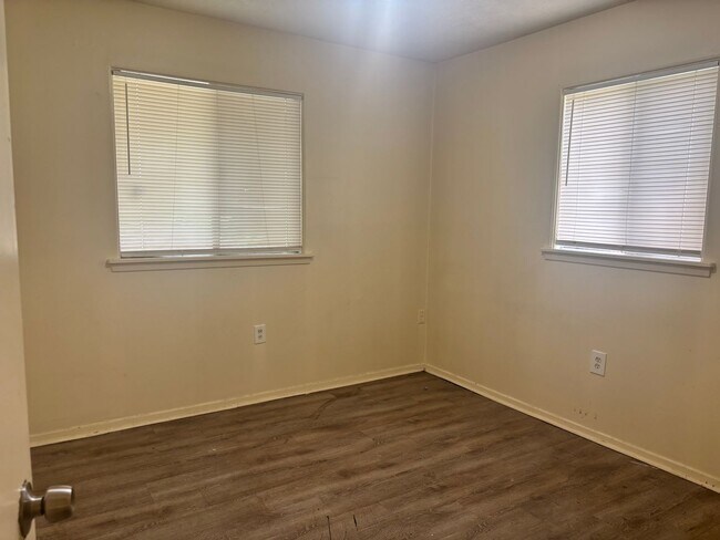 Building Photo - 1745 Woody Dr