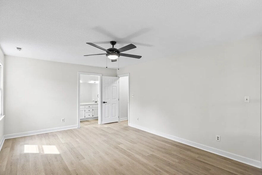 Building Photo - 623 Elmwood Ct