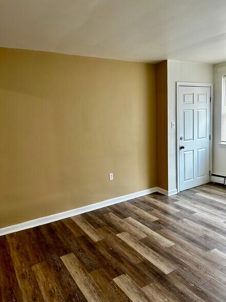 Inside Apt. entry Door with accent wall.r - 6008 N 12th St