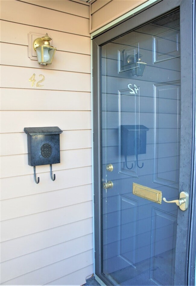 Building Photo - NEW PRICE! NEW UPDATES, YOU CANNOT BEAT THIS ONE!