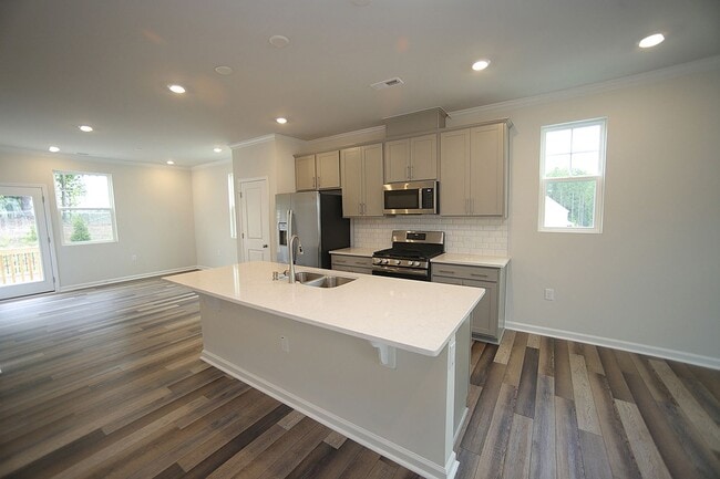 Building Photo - Spacious End Unit Townhome in Beautiful Ne...