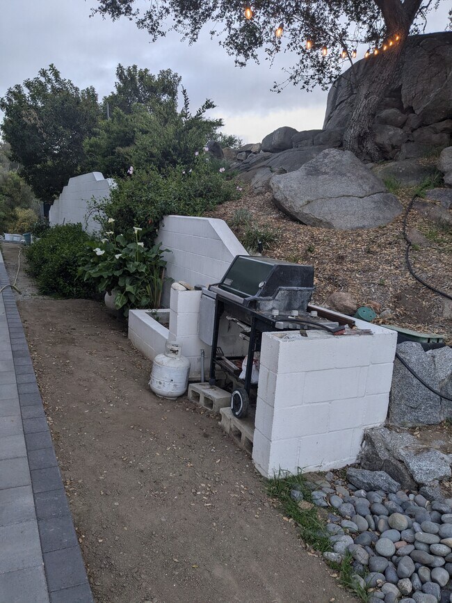 Building Photo - 27591 High Vista Dr