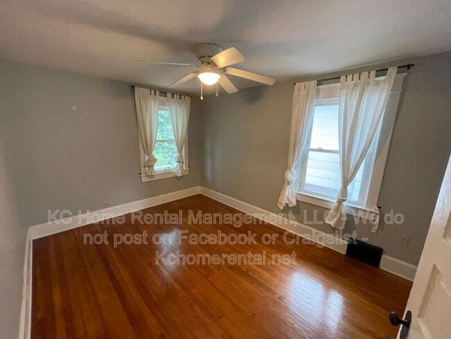 Building Photo - 3554 Genessee St