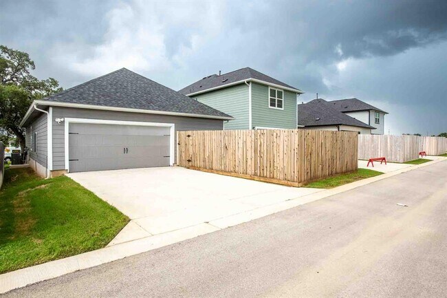 Building Photo - 364 Kenai Dr
