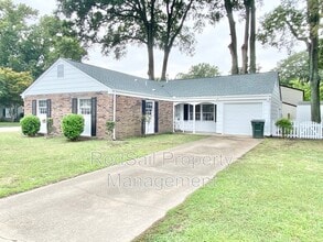 Building Photo - 701 Essex Park Dr