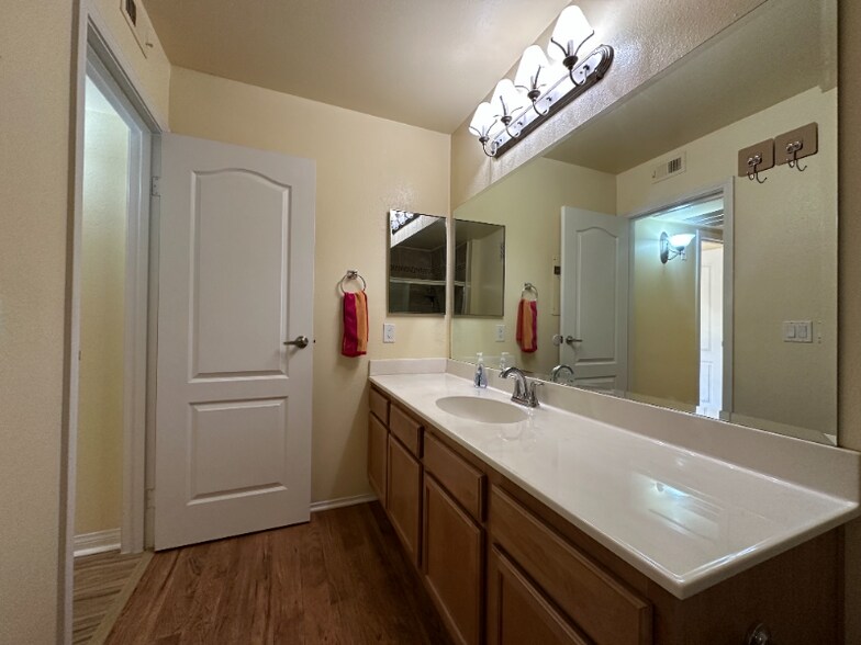 Building Photo - 12019 Alta Carmel Ct