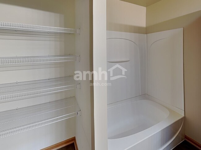 Building Photo - 818 Glen Cove Ln