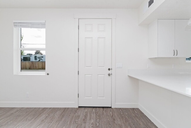 Building Photo - "Discover Comfort & Style: Spacious 3-Bed,...