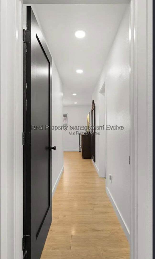 Building Photo - 8631 E Jackrabbit Rd