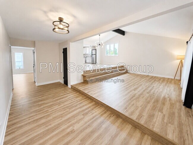 Building Photo - 7749 Lyman Ave