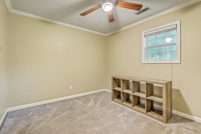 Building Photo - 502 Stinson Dr