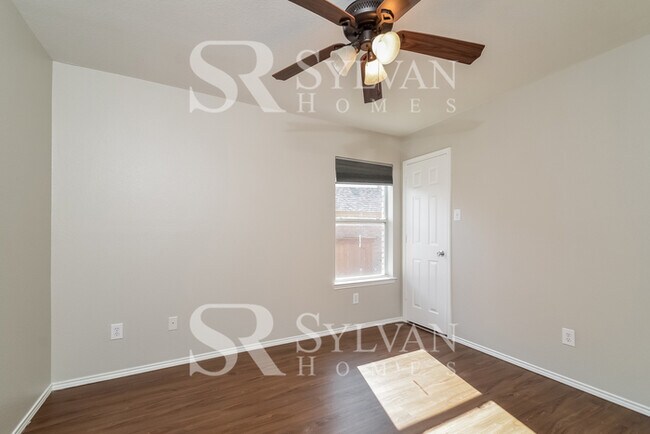 Building Photo - Lease today! No extra charge for contentment and relaxation!