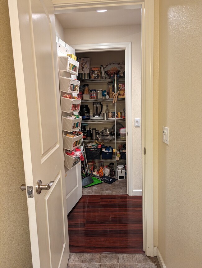 Building Photo - 764 Grandview Ter