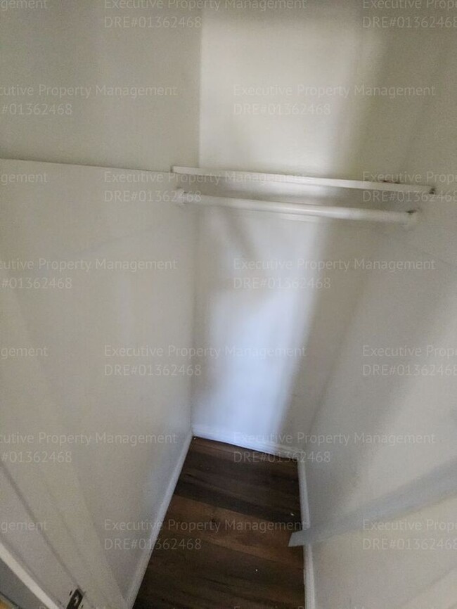Building Photo - 3 Bedroom 2 Bath house