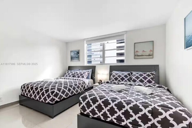 Building Photo - 4001 S Ocean Dr