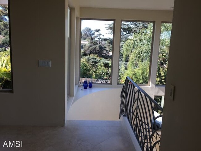 Building Photo - 5 br, 4 bath House - 2075 Torrey Pines Rd ...