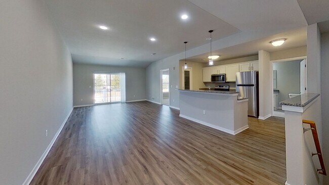 Building Photo - Condo Style Upper 2 Bedroom 1 Bathroom Apartment