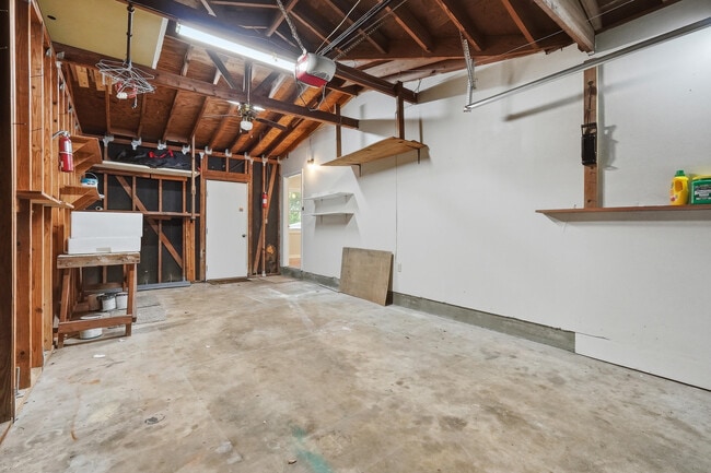Building Photo - 358 Coral Dr SW