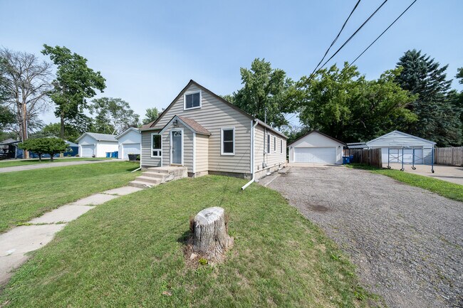 Building Photo - 2116 W 105th St