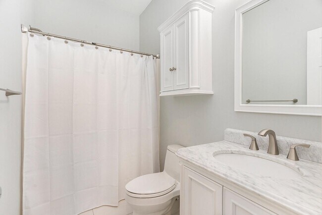 Building Photo - 200 N Ladd Ct