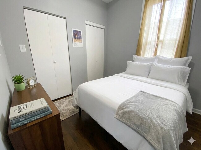 Building Photo - 2129 N Racine Ave