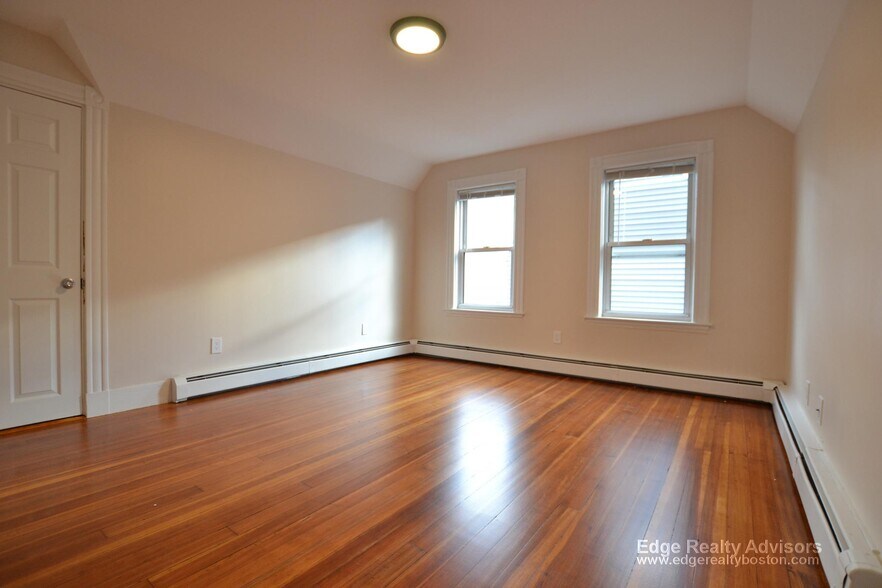 Building Photo - 12 Chester St